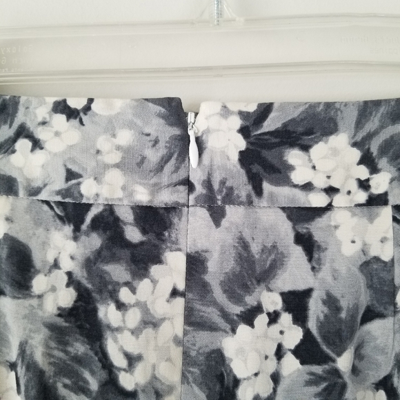 Talbots Floral Pencil Skirt Size 8 Gray White Careerwear - Picture 9 of 11